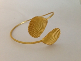 SHELL BRACELET